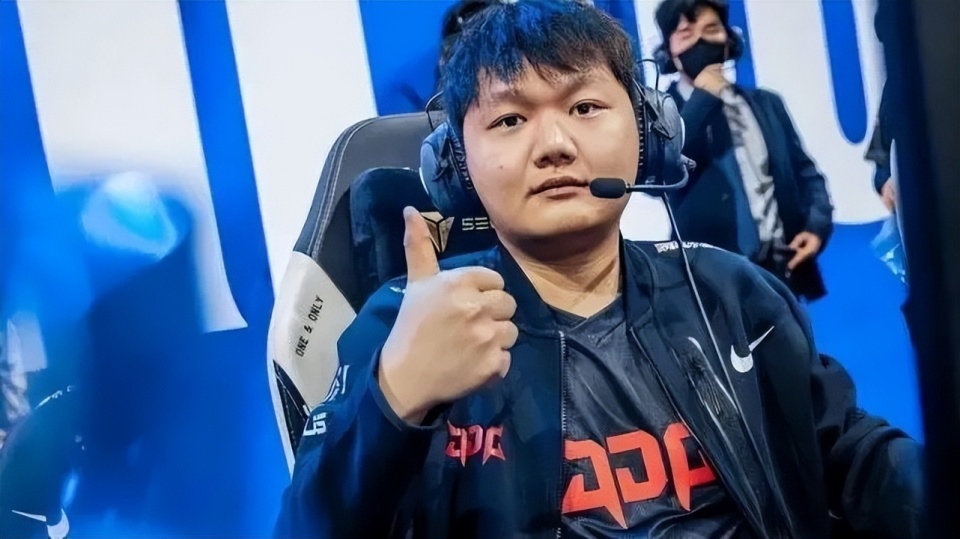 EDG血洗FNC，Zeus打破历史纪录的简单介绍