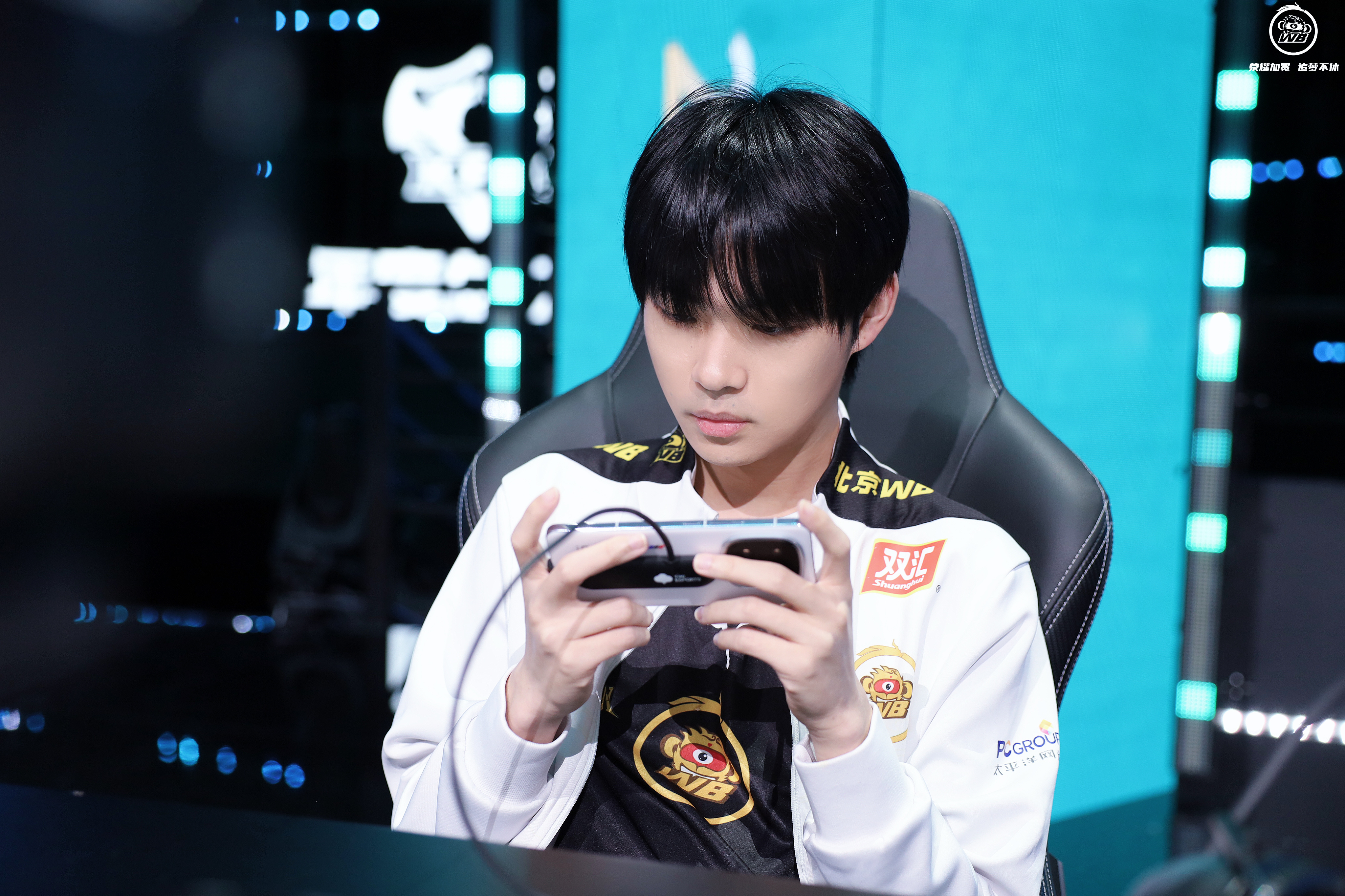 WBG逆转RGE，Crisp制霸全场