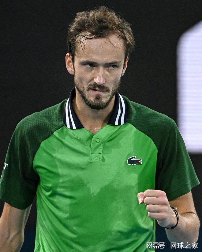 世界网球队横扫西班牙网球队，梅德韦杰夫送出助攻