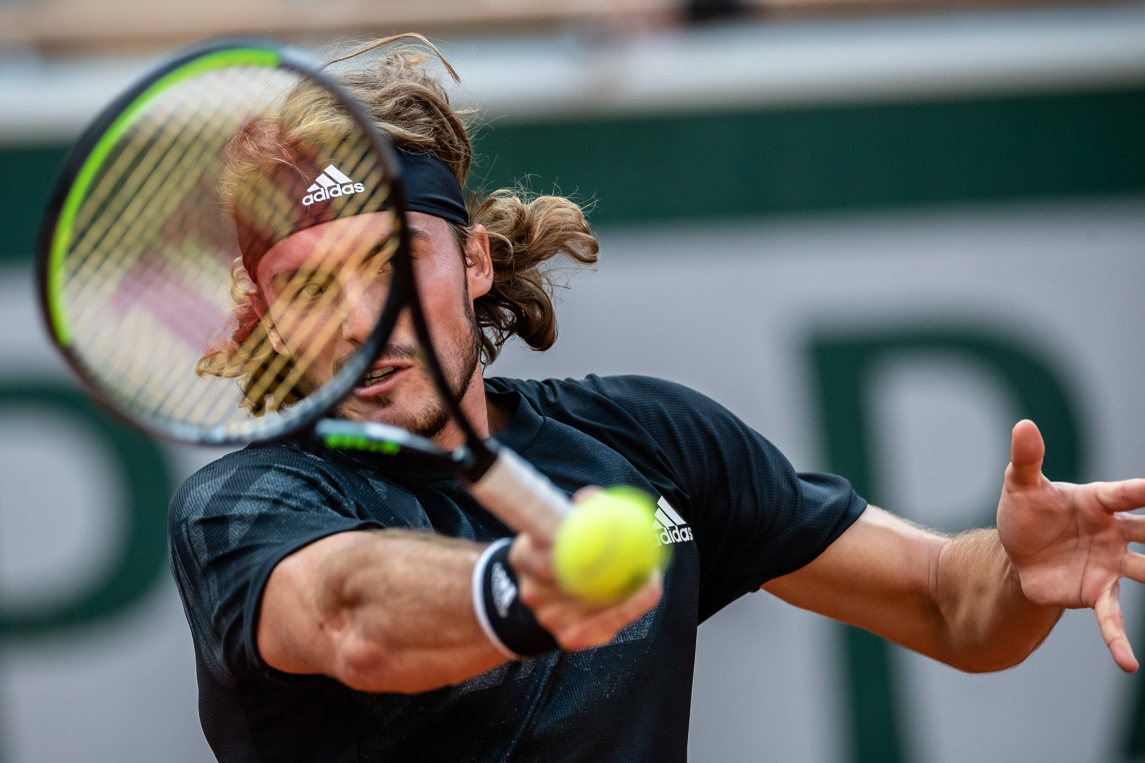 法国网球队爆冷英国网球队,西西帕斯关键制胜 法国网球队爆冷英国网球队,西西帕斯关键制胜