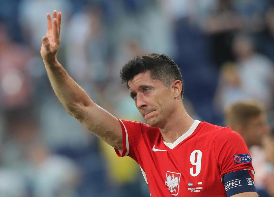 开云sport-阿根廷绝杀马赛，莱万爆发神勇