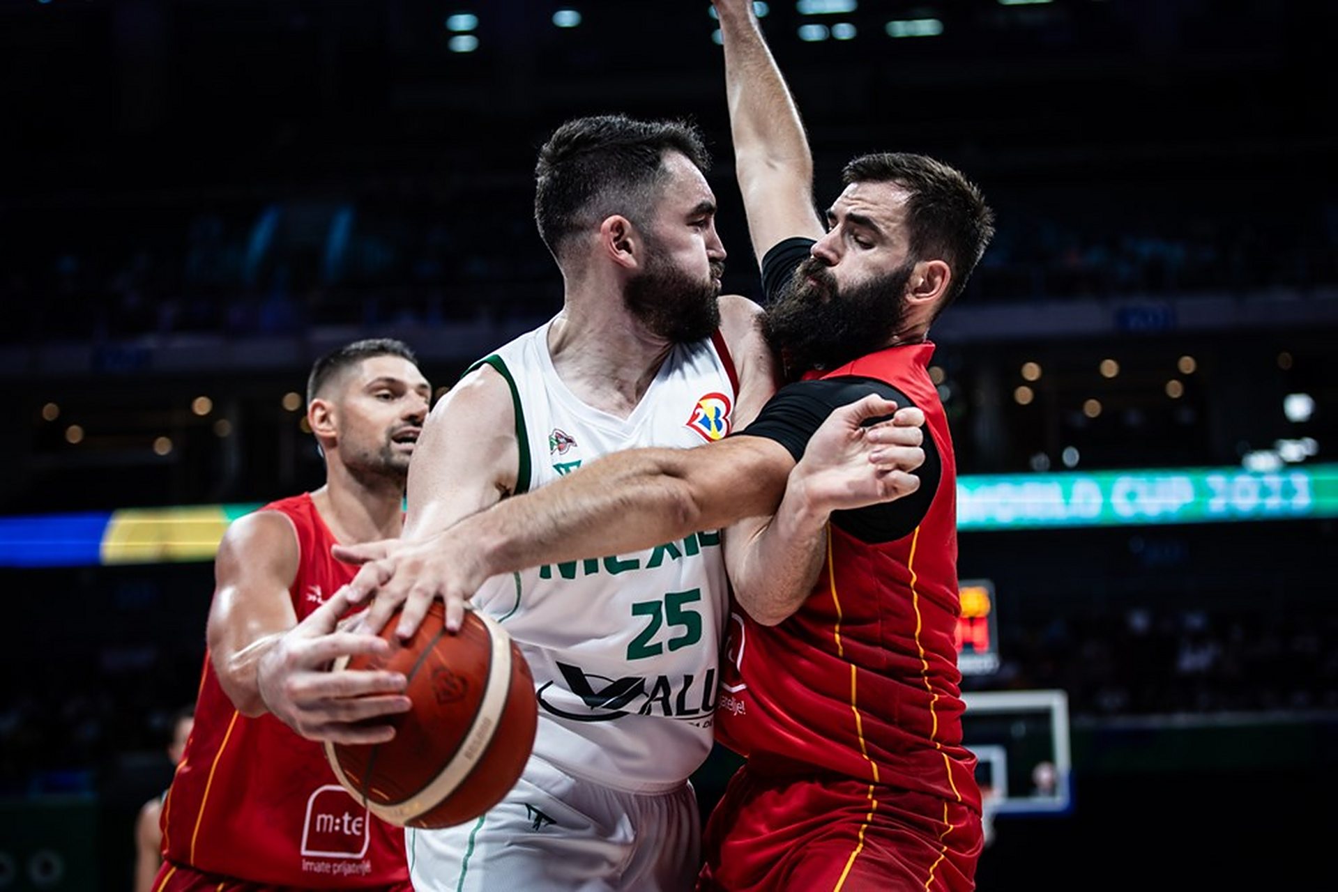 爵士横扫墨西哥男篮，布拉德利统治全场