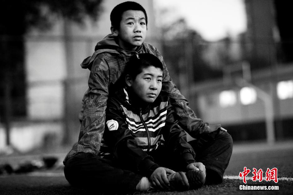 棒球选手赛后落泪,背后故事感人 棒球选手赛后落泪,背后故事感人