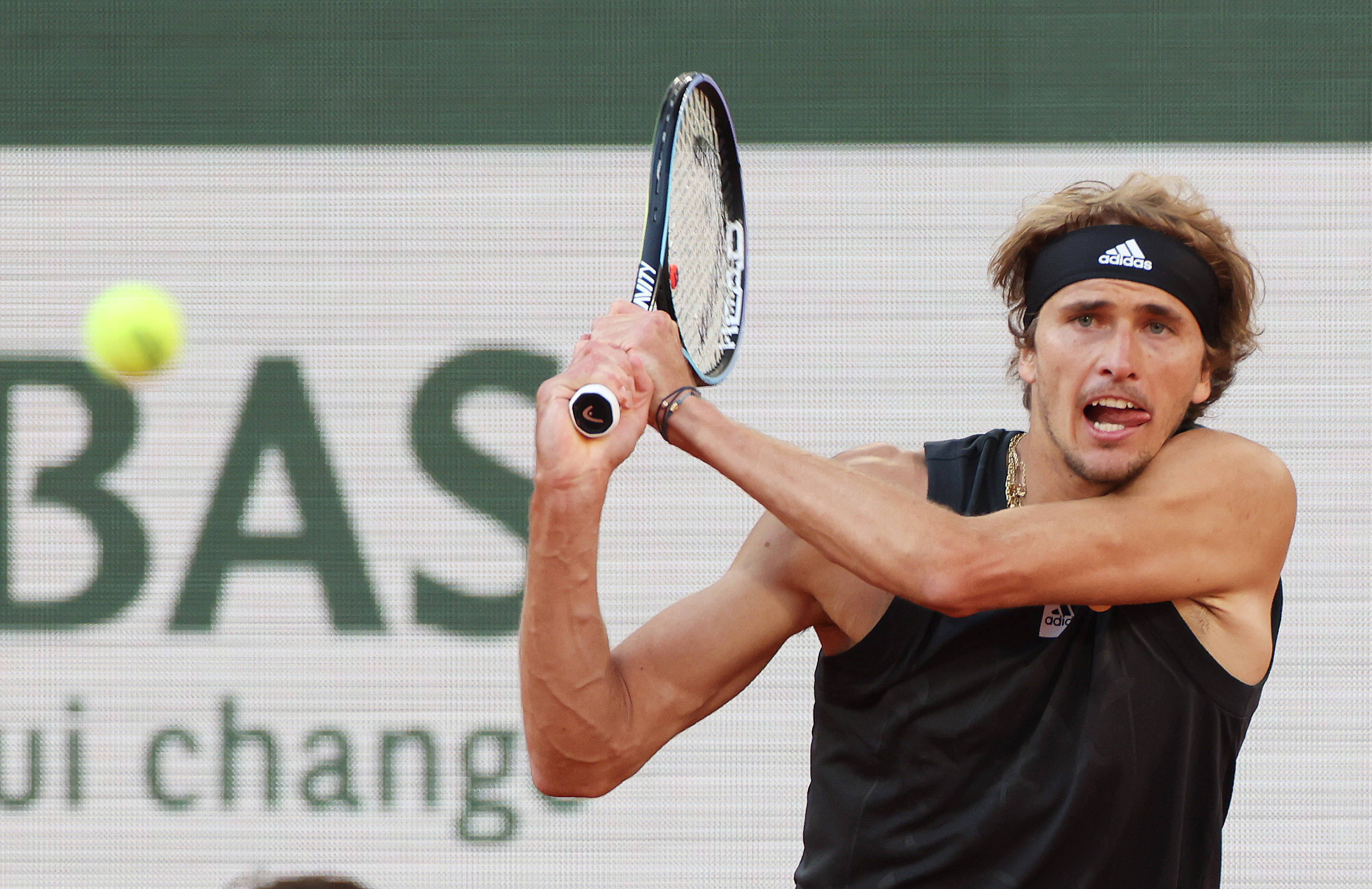 开云体育登录-关于法网绝杀澳网，兹维列夫高光表现的信息