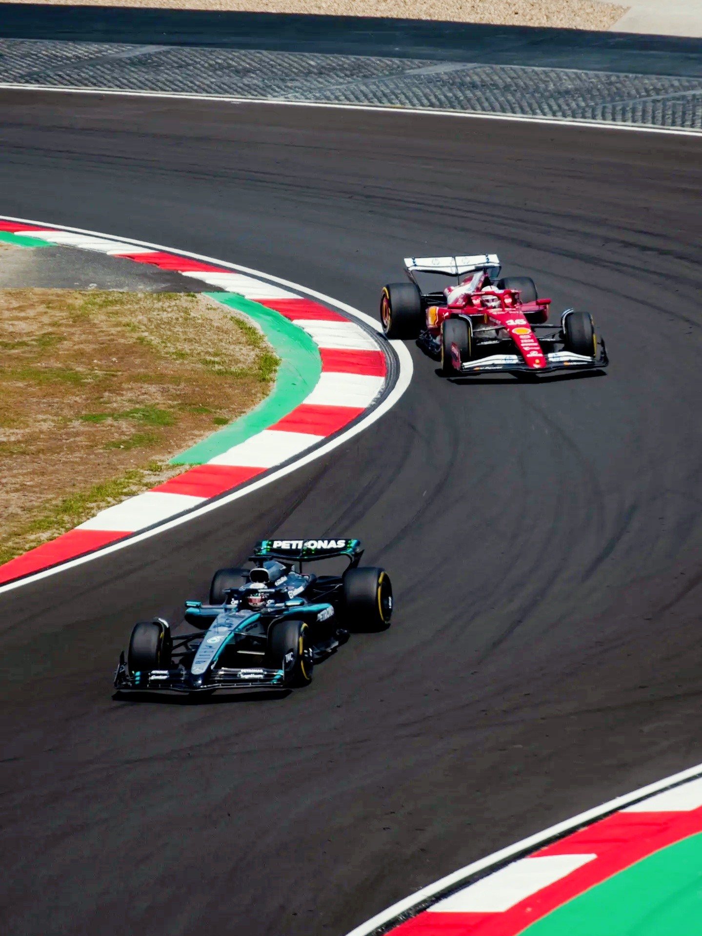 开云体育APP下载-红牛车队逆转梅赛德斯，诺里斯点燃赛场