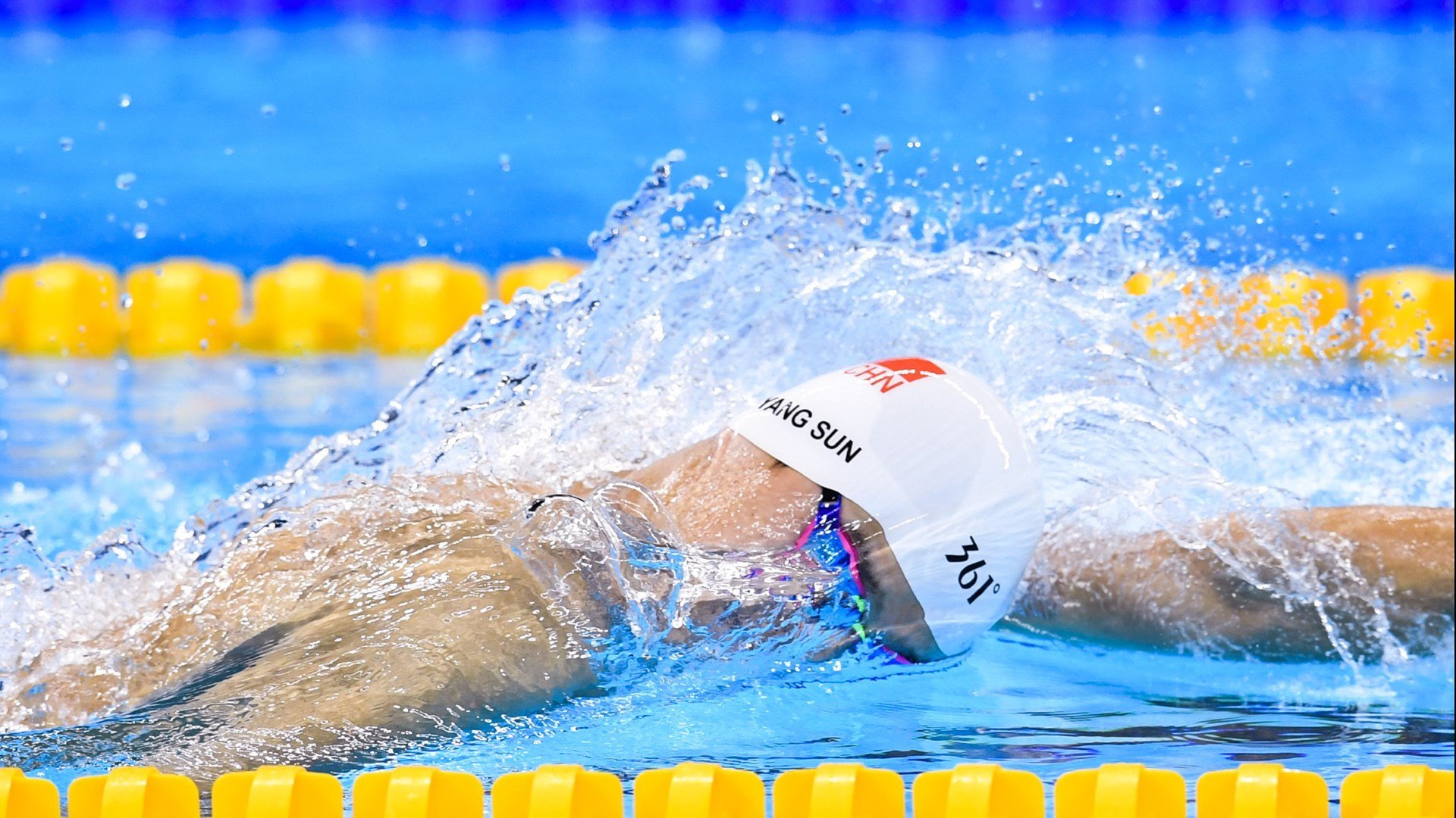 亚洲风暴席卷巴黎,泰国足球与陈雨菲羽毛球的双重奇迹