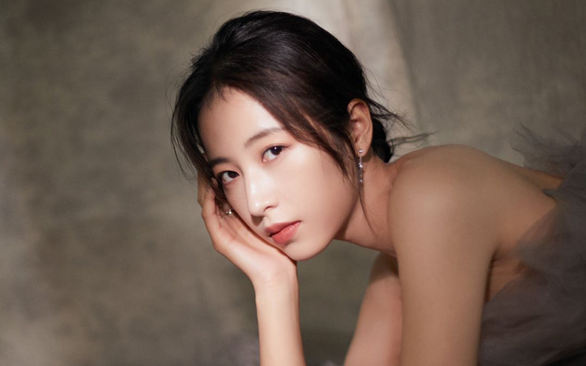一秒定乾坤,2026世界杯H组,莱万多夫斯基的致命一击如何在节奏如火的伊美之战中刺穿历史